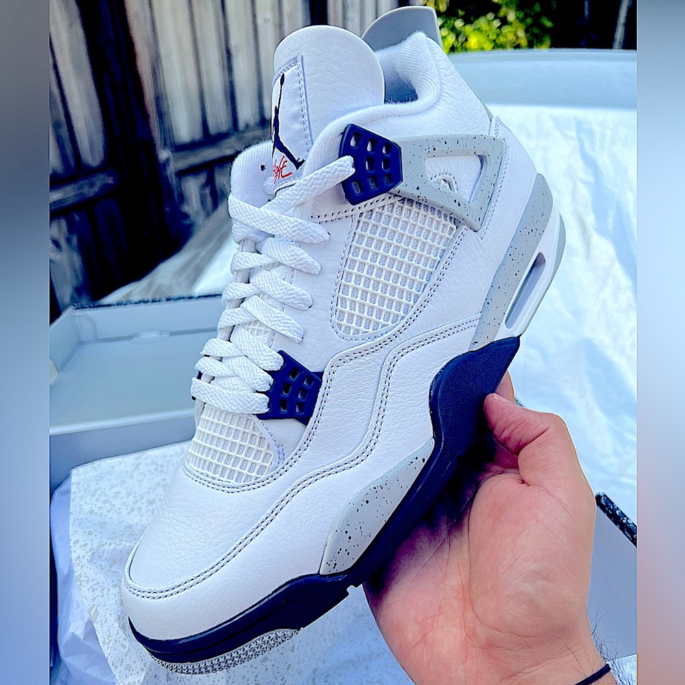 Air Jordan, Midnight Navy 4s. 11M. New with Box and proof of purchase from Nike